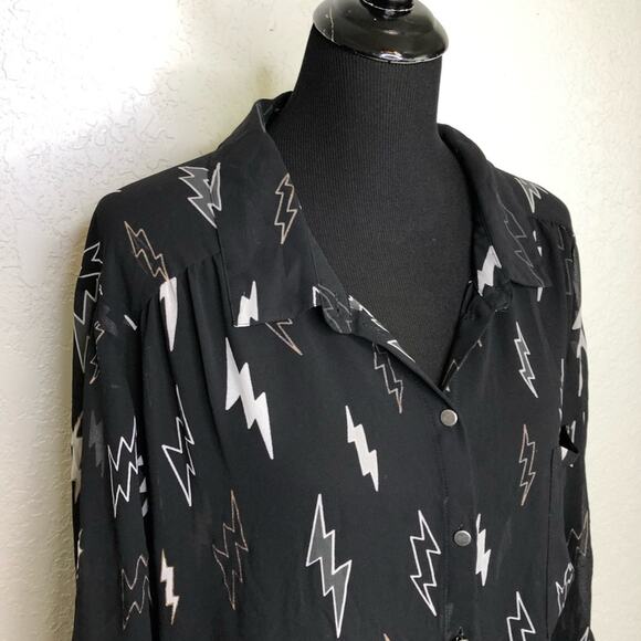 Torrid black white lightning sheer button down top size 5 or 5X - Picture 3 of 15